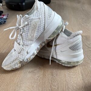 Nike Women's Basketball Sneaker white and Gold